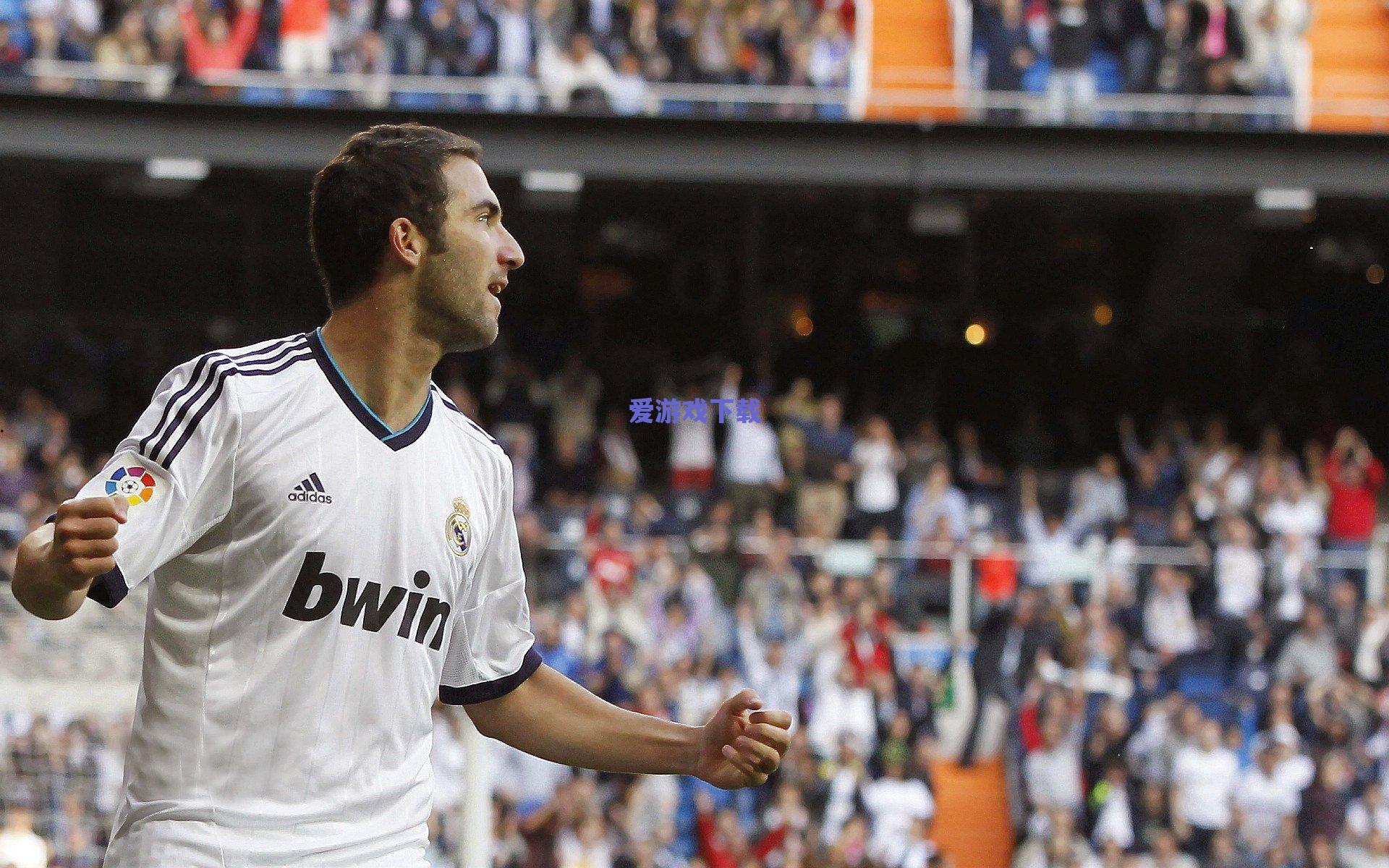 亚洲之光闪耀欧洲，2025体坛亚洲金球奖授予欧联冠军队长